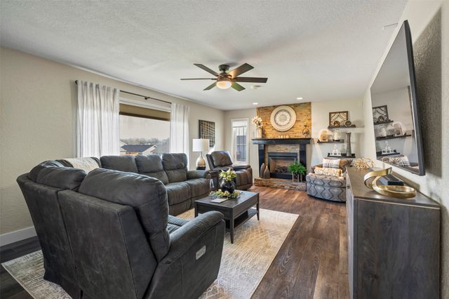 1706 S 11th Avenue E, Newton, IA 50208