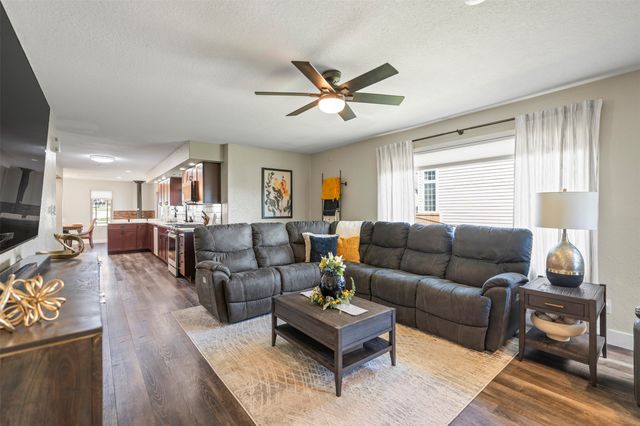 1706 S 11th Avenue E, Newton, IA 50208