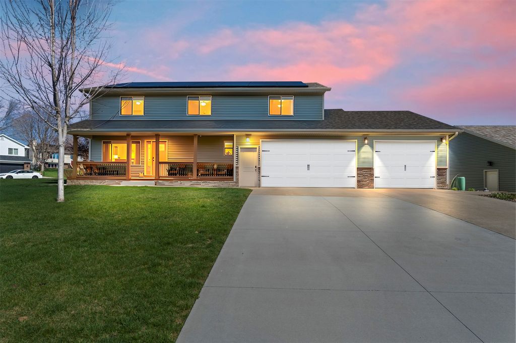 1706 S 11th Avenue E, Newton, IA 50208