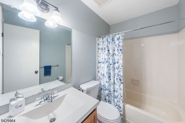 59 Taurus Dr, Hillsborough Twp., NJ 08844