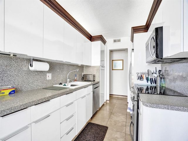 322 Buchanan St 610, Hollywood, FL 33019