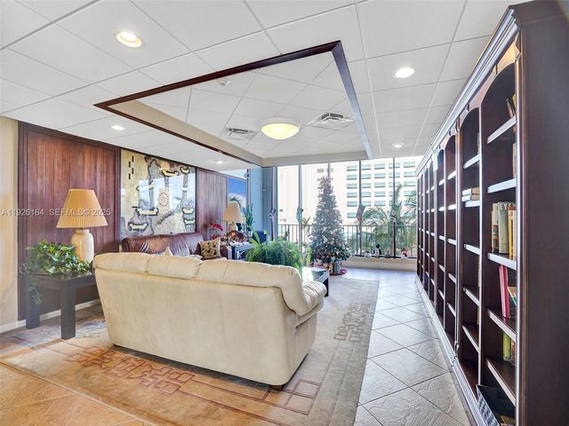 322 Buchanan St 610, Hollywood, FL 33019