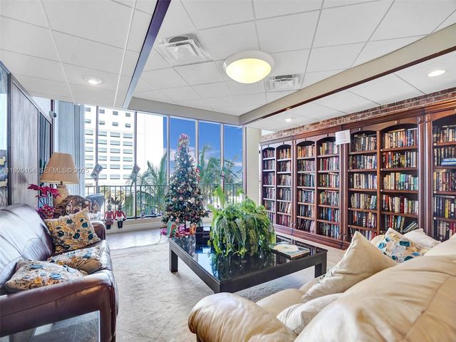 322 Buchanan St 610, Hollywood, FL 33019