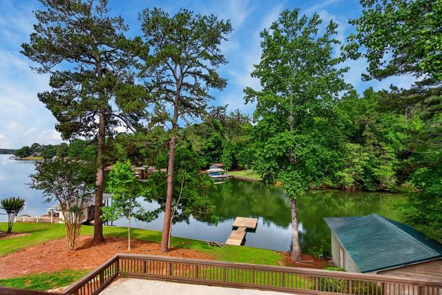 180 Old House Road, Hamilton, GA 31811