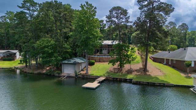 180 Old House Road, Hamilton, GA 31811