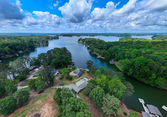 180 Old House Road, Hamilton, GA 31811