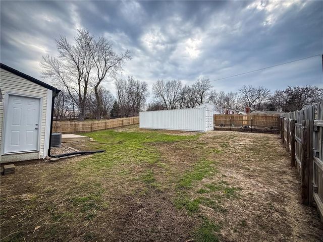 1116 N Swope Drive, Independence, MO 64056