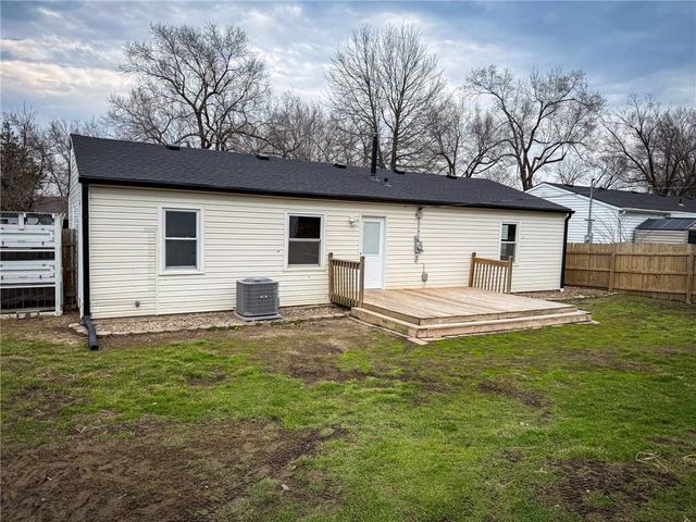 1116 N Swope Drive, Independence, MO 64056