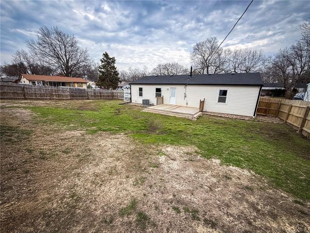 1116 N Swope Drive, Independence, MO 64056