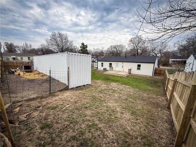 1116 N Swope Drive, Independence, MO 64056