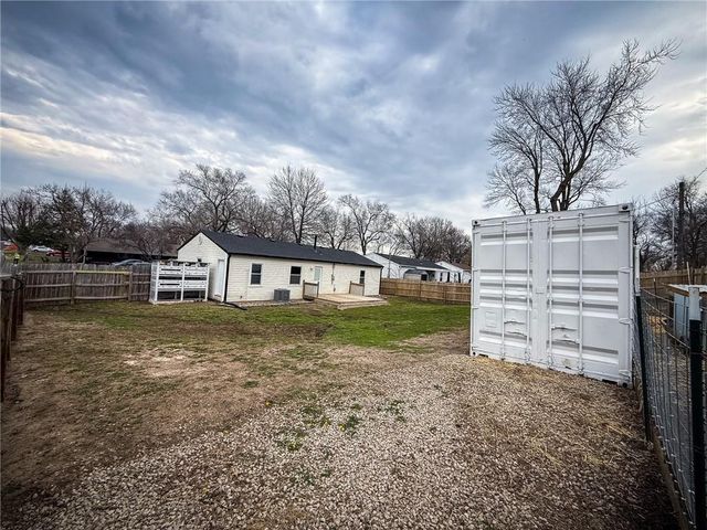 1116 N Swope Drive, Independence, MO 64056