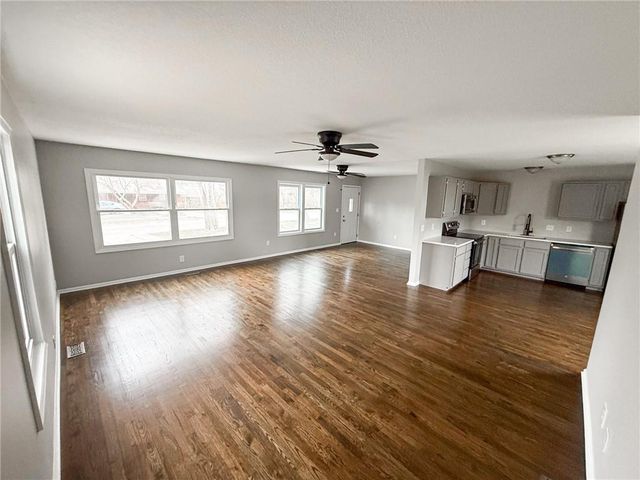 1116 N Swope Drive, Independence, MO 64056