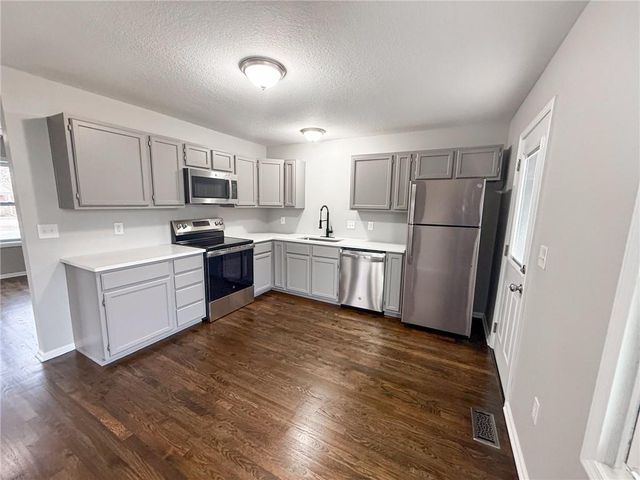 1116 N Swope Drive, Independence, MO 64056