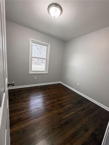 1116 N Swope Drive, Independence, MO 64056