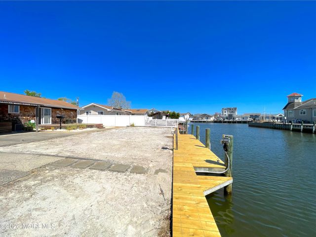 1813 Capstan Drive, Toms River, NJ 08753