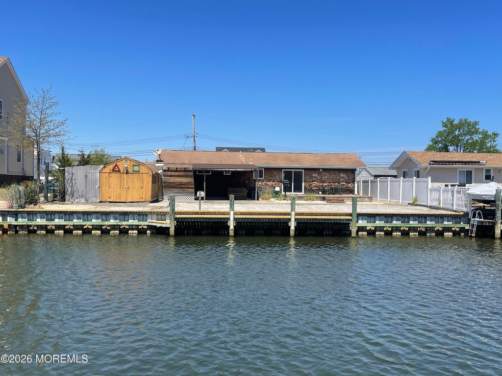1813 Capstan Drive, Toms River, NJ 08753