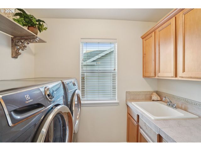 2404 Se JASMINE Way, Gresham, OR 97080