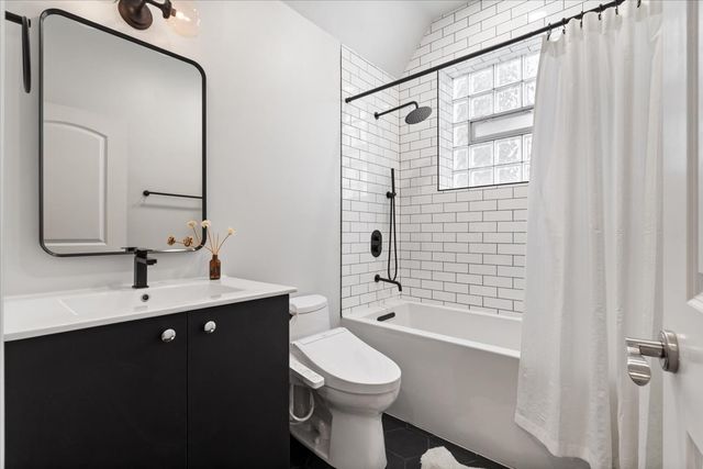 1541 W Chestnut Street 2, Chicago, IL 60642