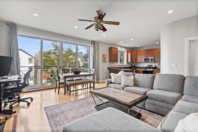 1541 W Chestnut Street 2, Chicago, IL 60642