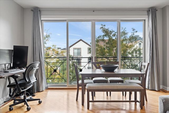 1541 W Chestnut Street 2, Chicago, IL 60642