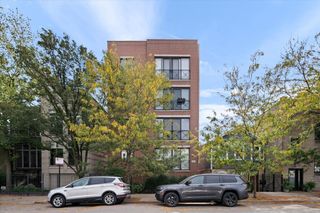 1541 W Chestnut Street 2, Chicago, IL 60642