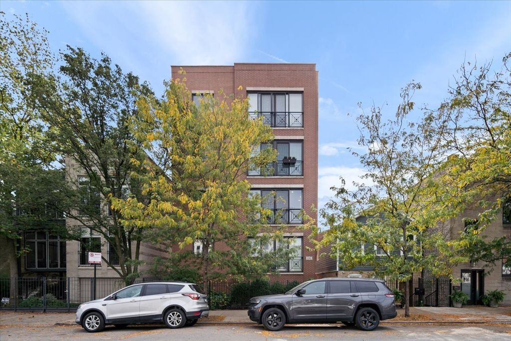 1541 W Chestnut Street 2, Chicago, IL 60642