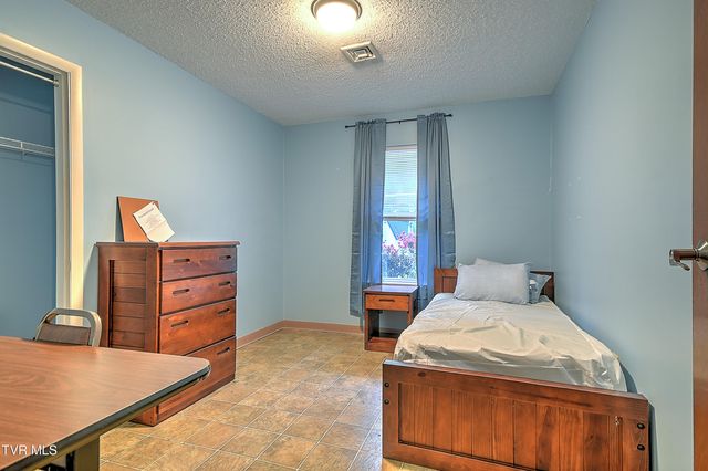 1800 Mountain View Avenue, Kingsport, TN 37664