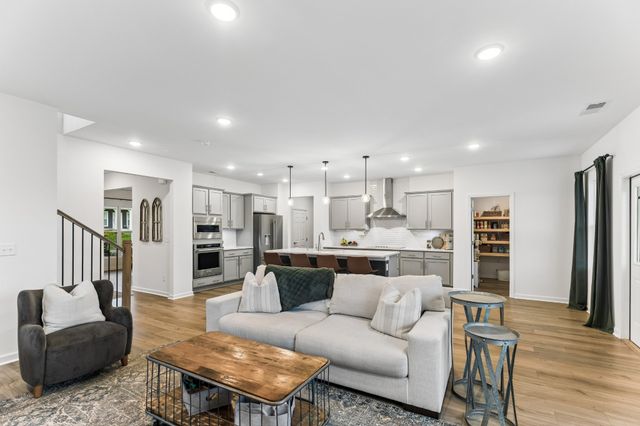 3819 Lantern Ln, Columbia, TN 38401