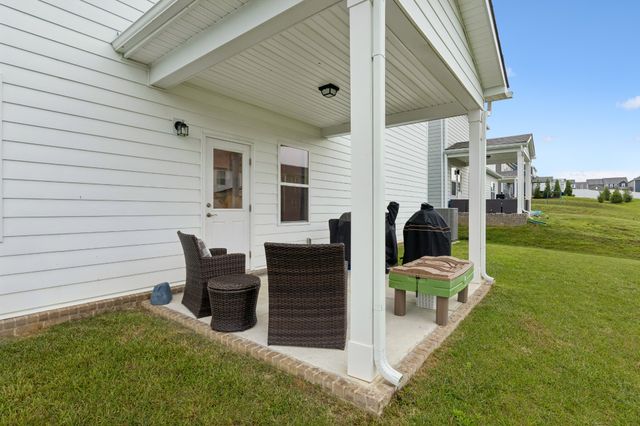 3819 Lantern Ln, Columbia, TN 38401