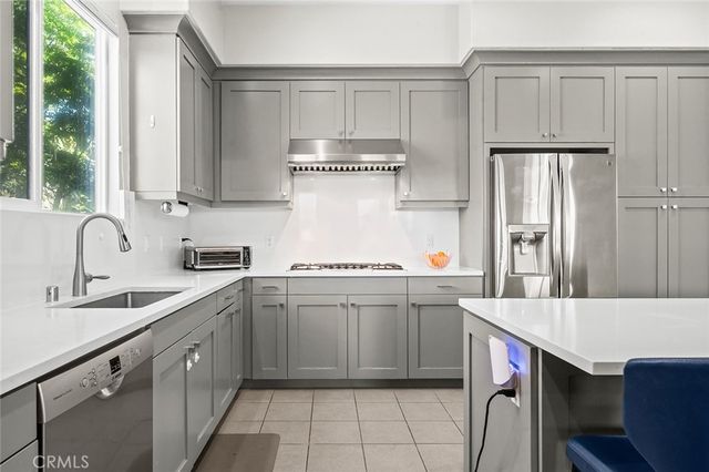 180 Follyhatch, Irvine, CA 92618
