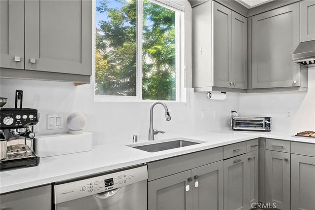 180 Follyhatch, Irvine, CA 92618