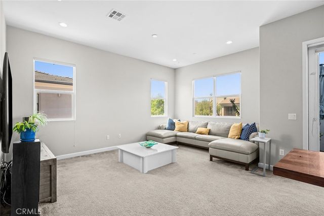 180 Follyhatch, Irvine, CA 92618