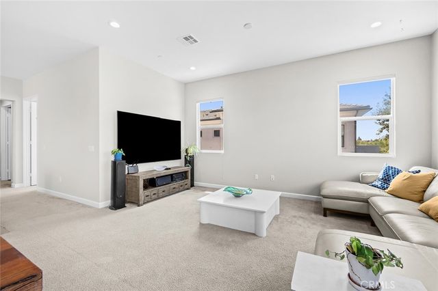 180 Follyhatch, Irvine, CA 92618