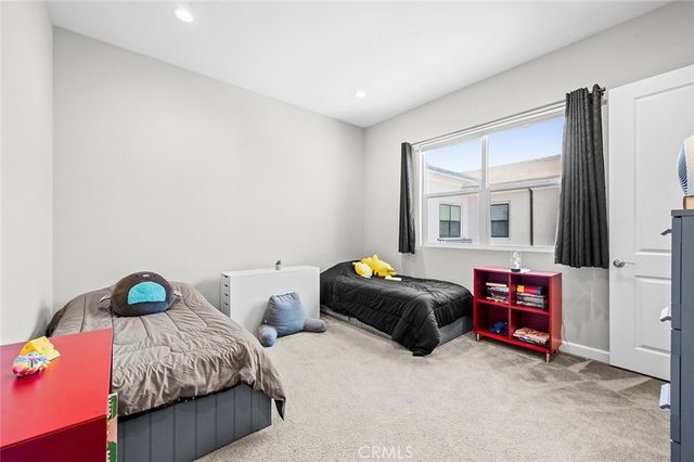 180 Follyhatch, Irvine, CA 92618