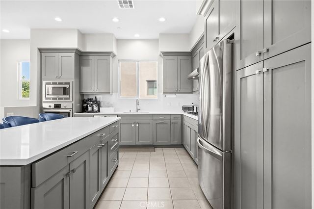 180 Follyhatch, Irvine, CA 92618