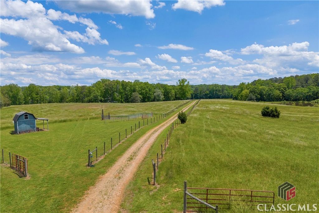 Image 10 of property listing at 3881 Sims Bridge Road, Monroe, GA 30656