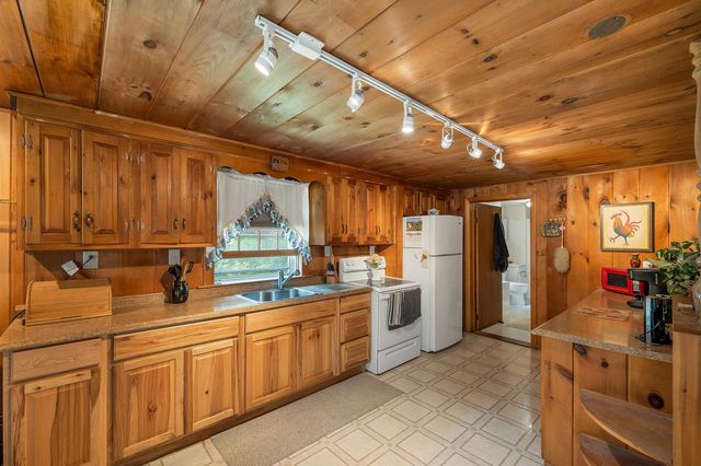 25 South Mayhew Turnpike, Hebron, NH 03241