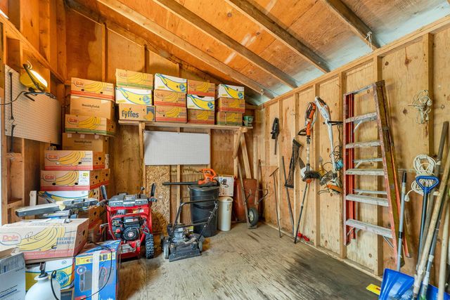 25 South Mayhew Turnpike, Hebron, NH 03241
