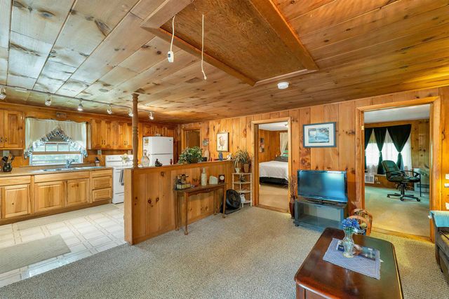 25 South Mayhew Turnpike, Hebron, NH 03241