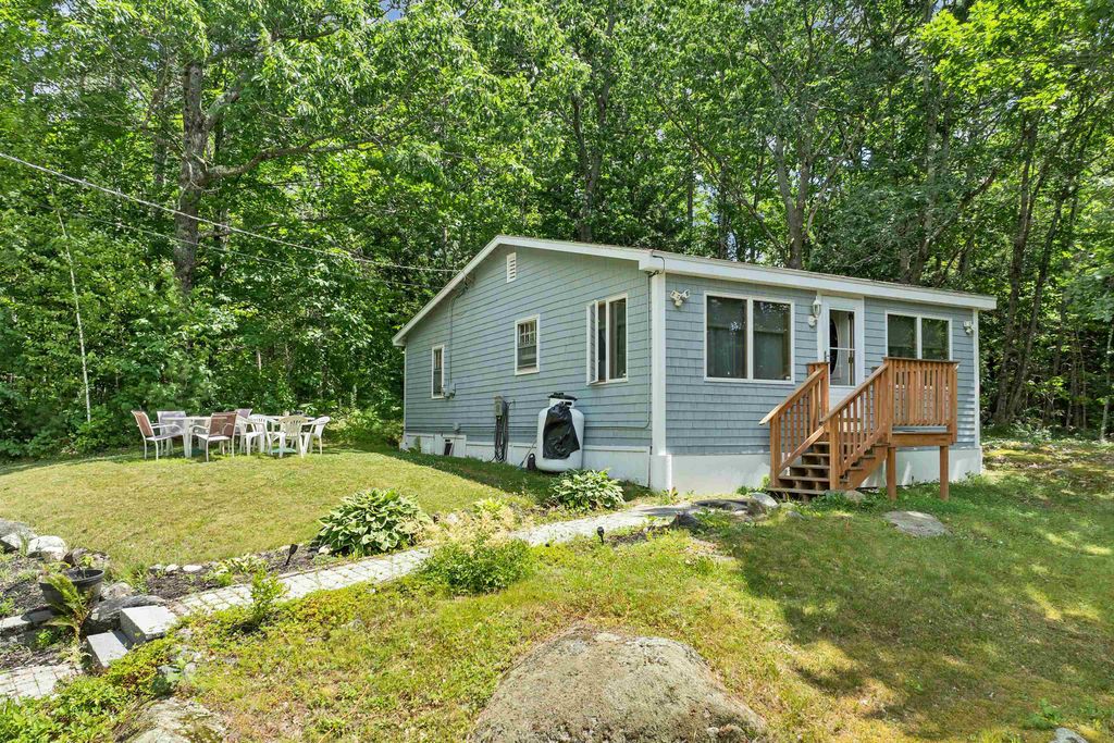 25 South Mayhew Turnpike, Hebron, NH 03241