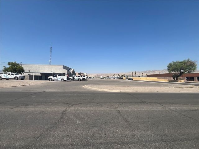 868 Gemstone Avenue, Bullhead City, AZ 86442