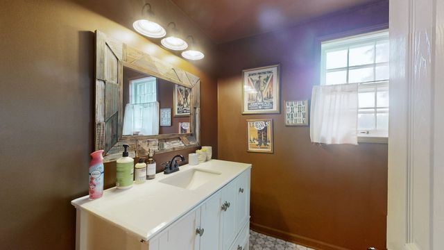 10665 Highway 54, Paris, TN 38242