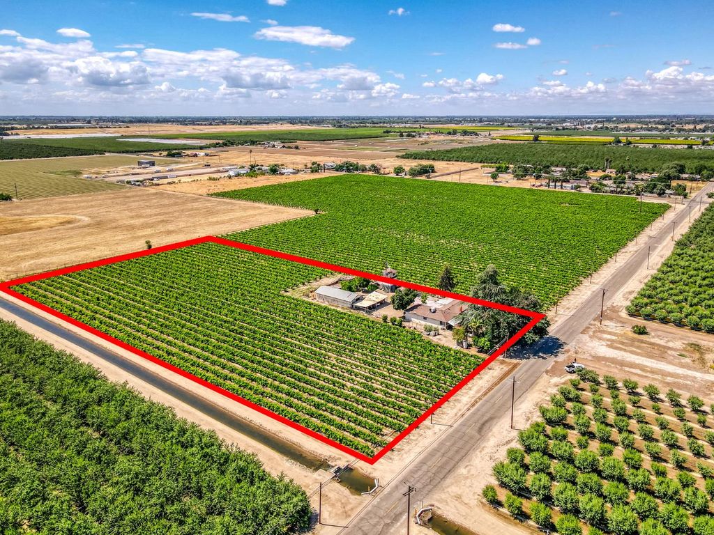 3155 S Walnut Avenue, Fresno, CA 93706
