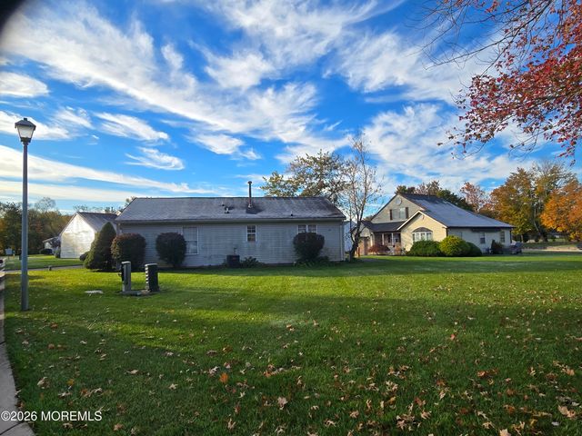 2 Carnaby Close, Freehold, NJ 07728