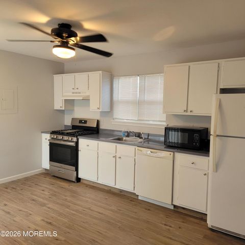 2 Carnaby Close, Freehold, NJ 07728