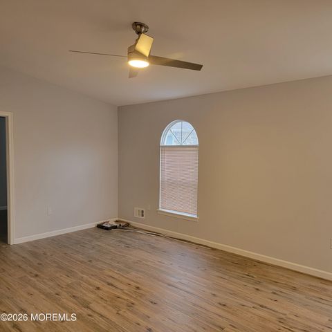 2 Carnaby Close, Freehold, NJ 07728