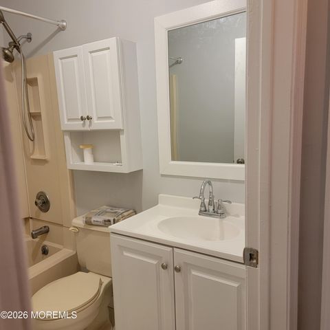 2 Carnaby Close, Freehold, NJ 07728