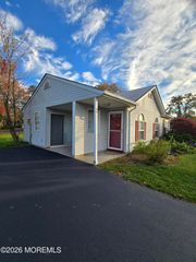 2 Carnaby Close, Freehold, NJ 07728