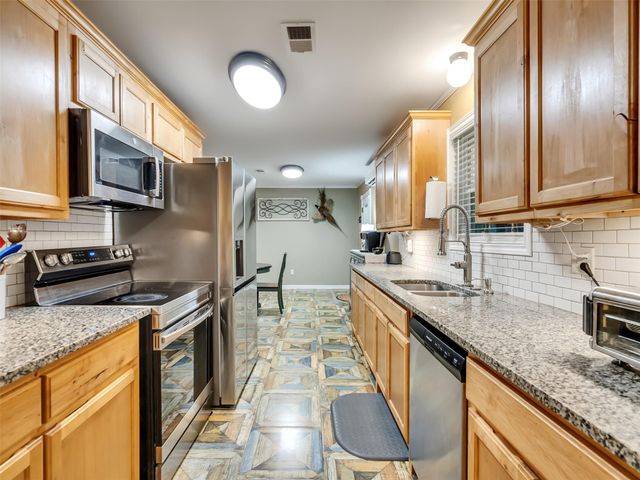 45 County Road 2219, Cleveland, TX 77327