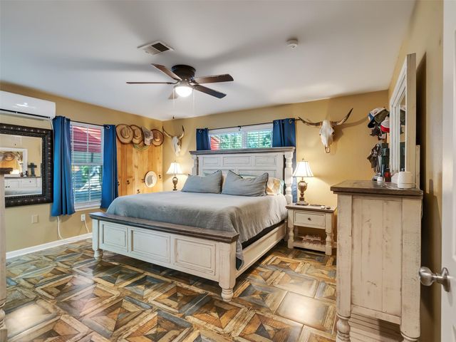 45 County Road 2219, Cleveland, TX 77327